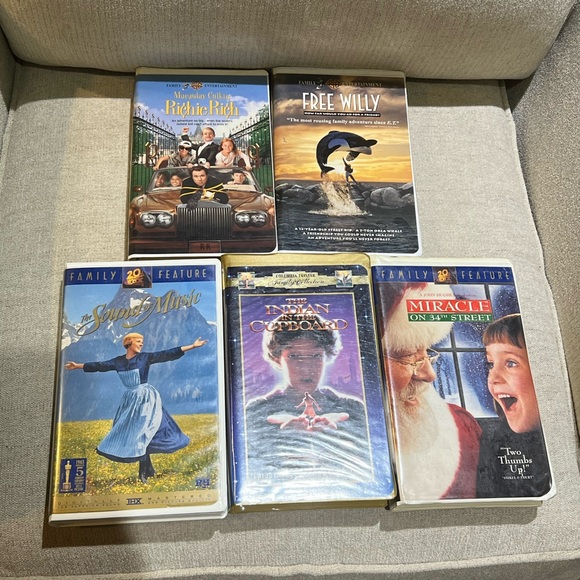 Kids VHS Lot of 5 - Picture 2 of 4
